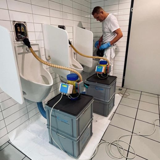 Toiletten entkalken