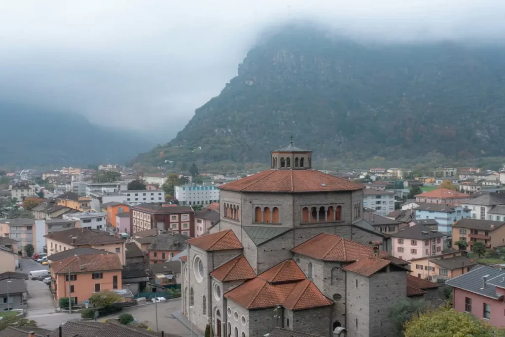 Der Blick auf Biasca, Schweiz